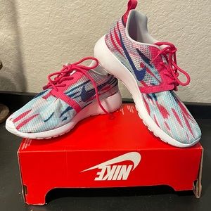 Nike Roshe One Flight Weight (GS). Brand New w/Partial Box